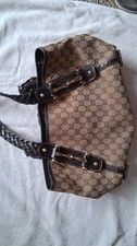 womans gucci purse